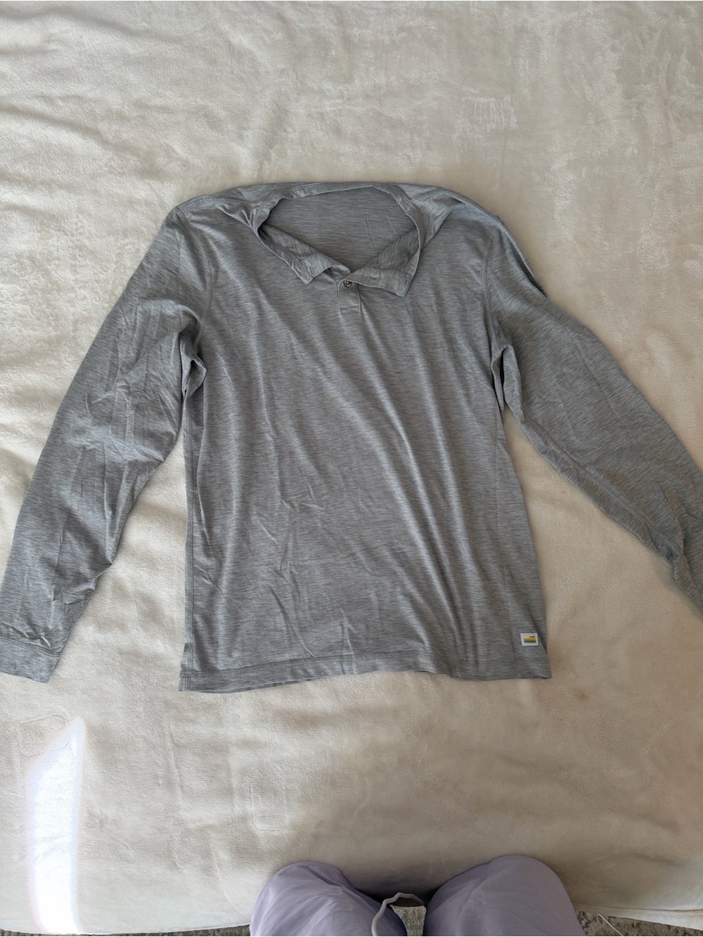 Vuori Men's Ease Long Sleeve Henley Shirt in Light Gray
